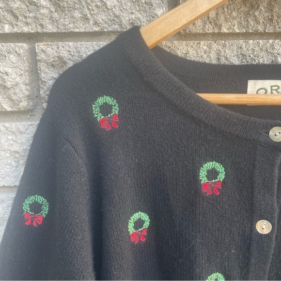 Vintage Orvis Women's Black Wool Christmas Wreath Cardigan Sweater XL - Picture 2 of 7